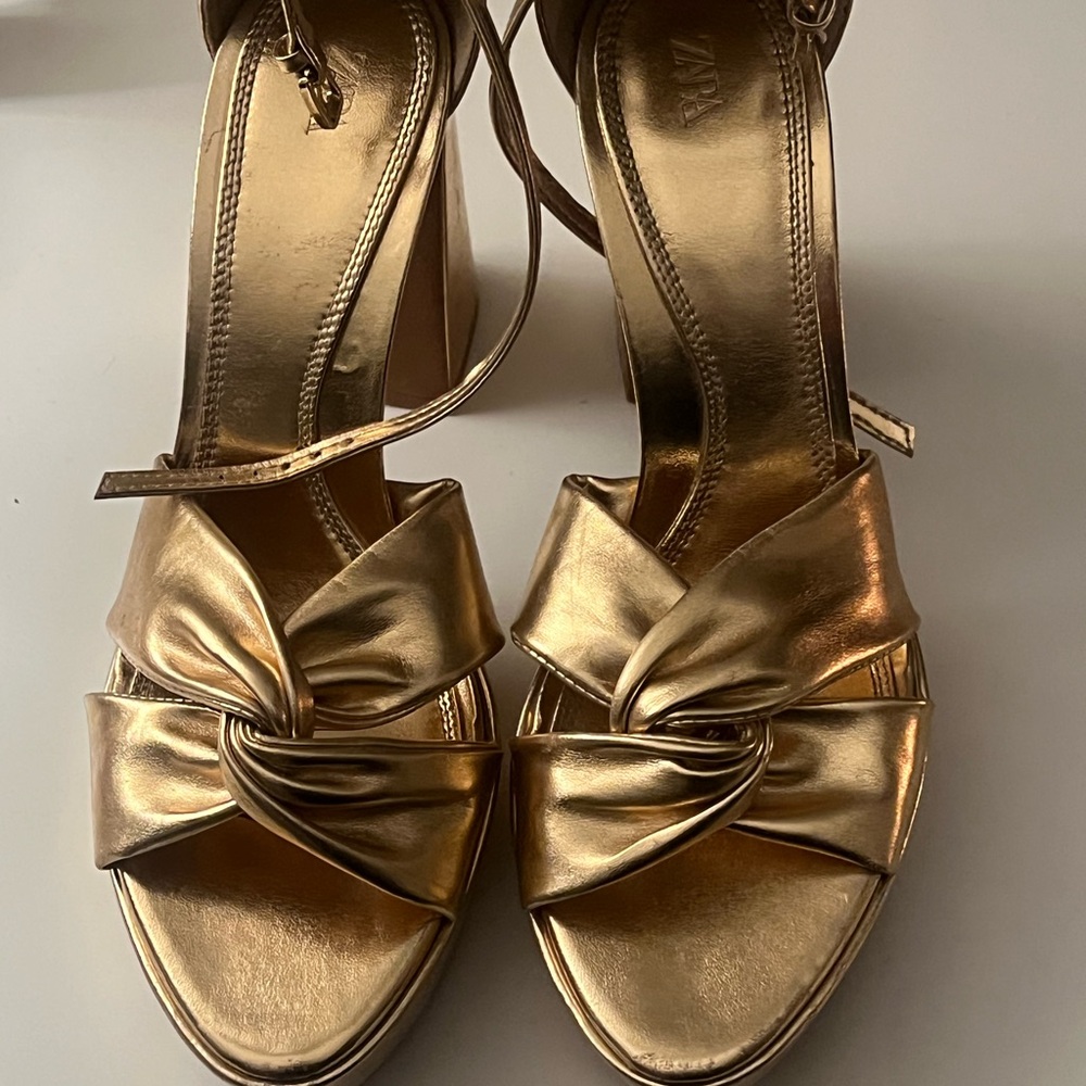 Zara Gold High-Heeled Sandals with Twisted Detail